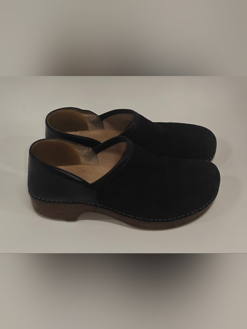Dansko Brenna Slip-on Clogs Soft Blank Burnished Suede Size 37 (US 7)
